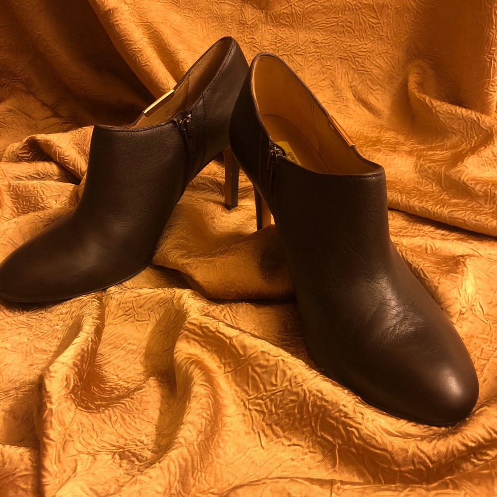 Women’s Coach booties in brown leather size 9B